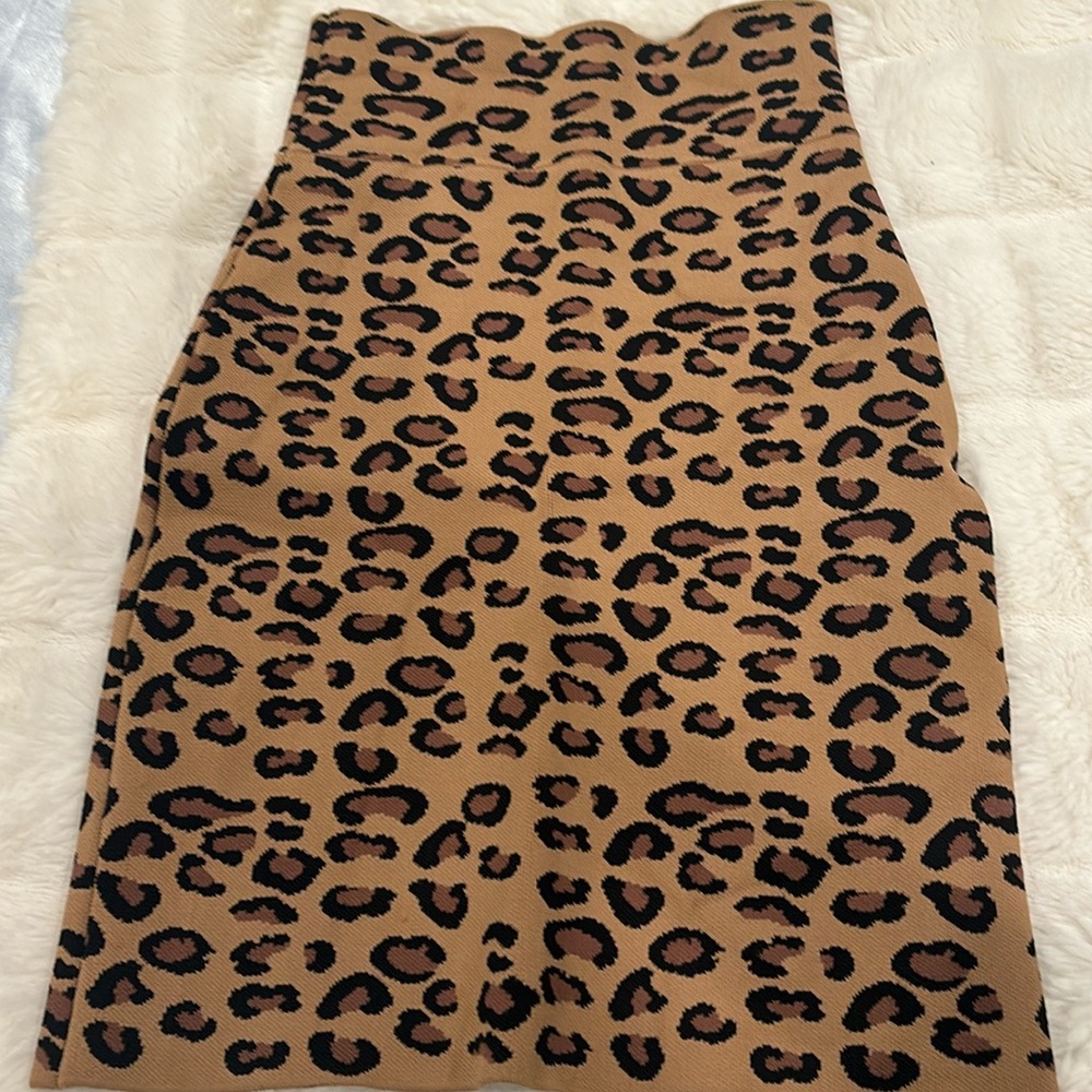 Leopard print BCBG SKIRT